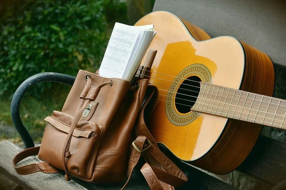Die Roundback Westerngitarre - schöne Gitarren mit gerundeter Rückseite
